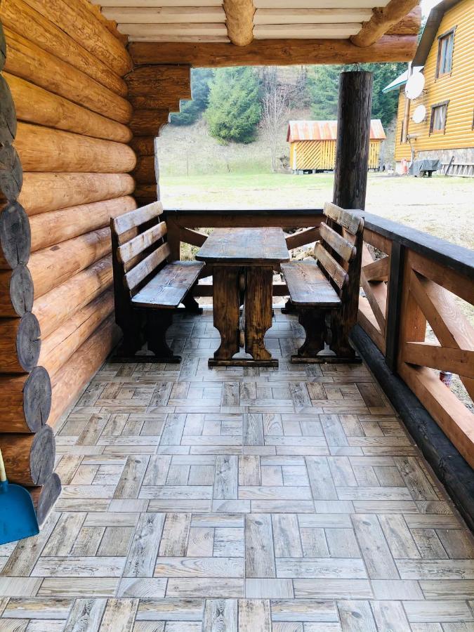 У Віти Котедж4 Synevyrs'ka Polyana Exterior photo