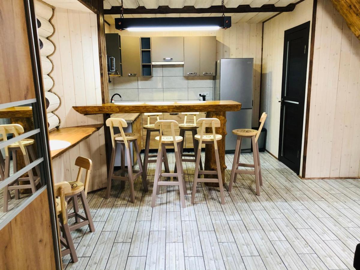 У Віти Котедж4 Synevyrs'ka Polyana Exterior photo